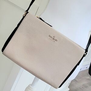 Kate Spade Cream Crossbody Bag with Timeless Elegance